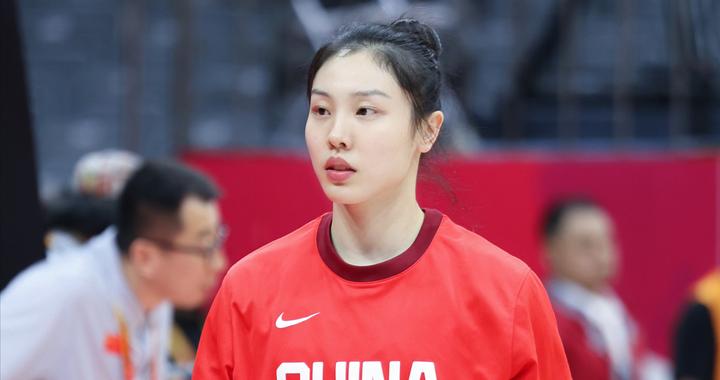 中国女篮惨败，她才是最失意之人！宫鲁鸣无人可用，球迷呼唤李梦