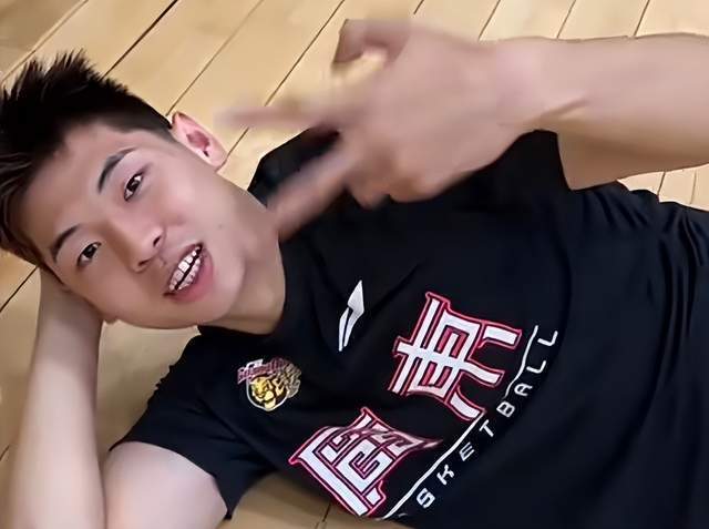 广东VS深圳凶多吉少！崔永熙上演首秀，杜锋要弃用两名混子球员