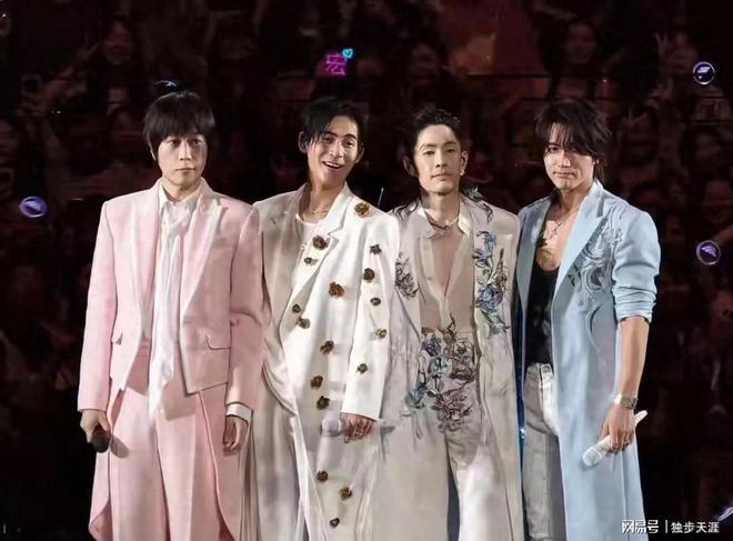 周渝民携女儿亮相演唱会，精致五官酷似爸爸