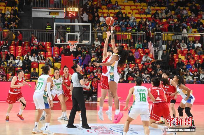 中国女篮热身赛72:66再胜巴西队