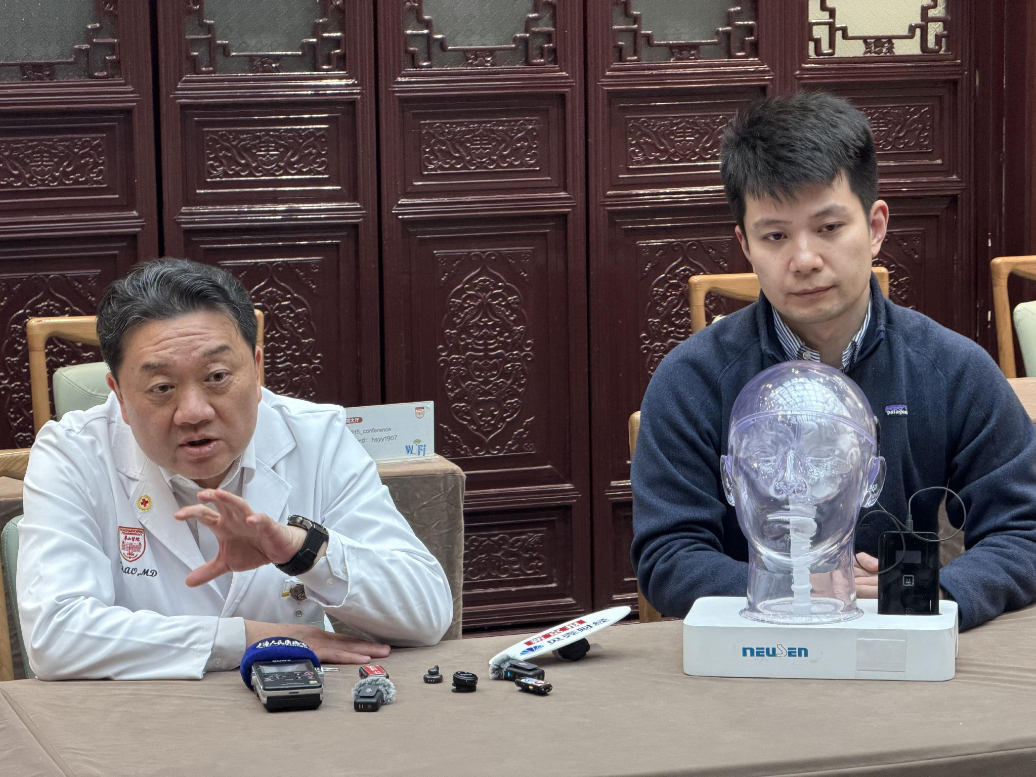 3月11日，複旦大學附屬華山醫院院長毛穎介紹記者採訪。新京報貝殼財經記者俞金旻 攝