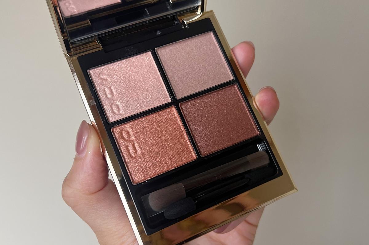 開箱SUQQU「晶采盈緻眼彩盤」：新手友善的「零失誤」眼影！用日系光澤打造通勤、約會都百搭的妝容 - Roomie