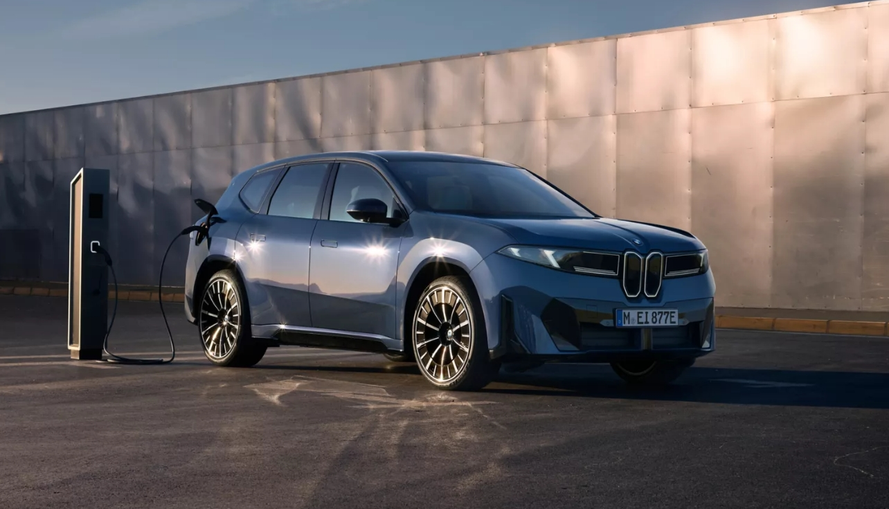 宝马i3纯电轿车完成瑞典冬季测试，3月18日将发布设计