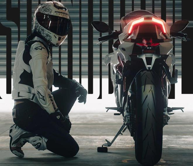 价格下调4000多元，凯越发布450RR曼岛二代，四缸仿赛更便宜了！