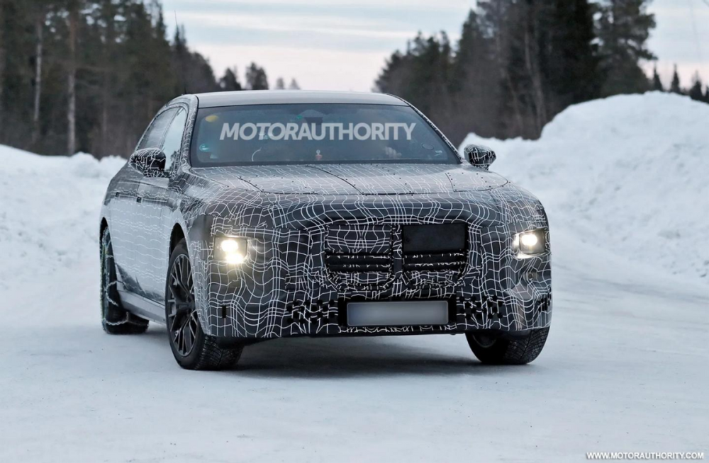 奔驰S级旗舰这下坐得住吗?宝马7系中期改款谍照来袭!_新闻