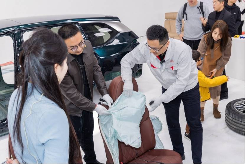 载物无忧:昊铂HL的后排座椅放倒功能解析_汽车