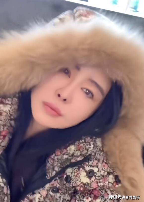 王祖贤入驻某音：一条7秒视频吸粉55万，评论区旧照片发不停