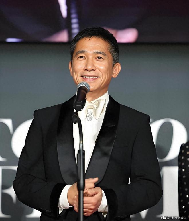 梁朝伟杀回电视圈！为朋友36年首破戒，自曝社恐爱跟植物演戏