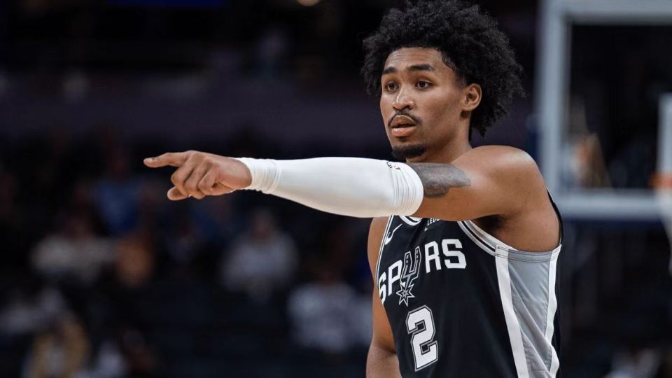 约基奇轰30+20+12逆转马刺！卡斯尔30+11+10，默里39分完爆福克斯比赛回顾：约基奇火力全开卡斯尔攻防一体