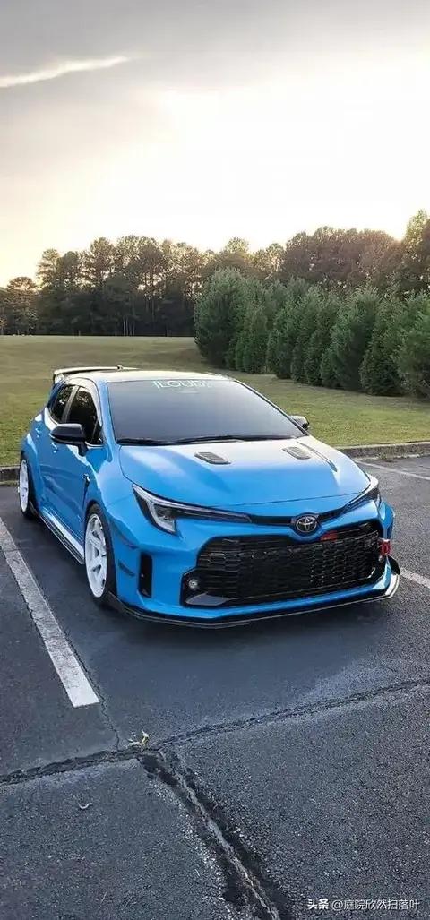 家用代步闭眼选？卡罗拉、雷凌、轩逸实测对比，实用口碑谁最稳