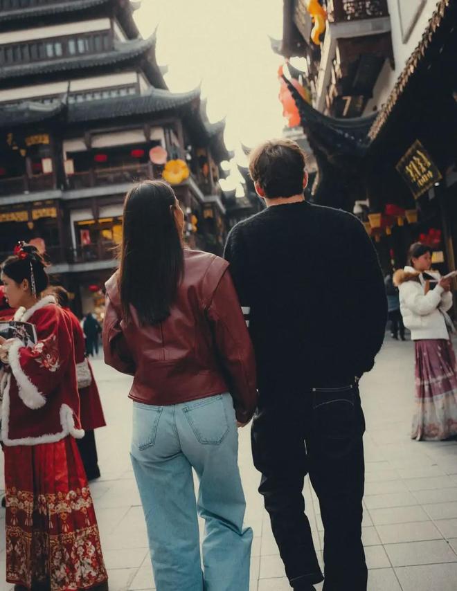 F1赛车手乐扣‌（夏尔·勒克莱尔）游玩上海