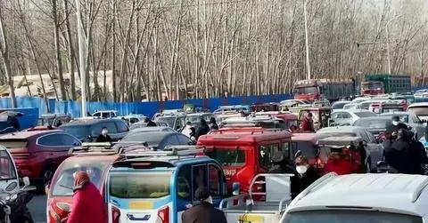 从满街跑“神车”到规范上路:中国县城低速电动车的“进化”之路