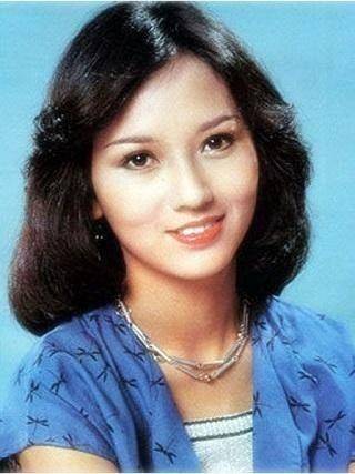 71岁赵雅芝亮相红毯惊艳众人，高清镜头下的状态引发惊叹