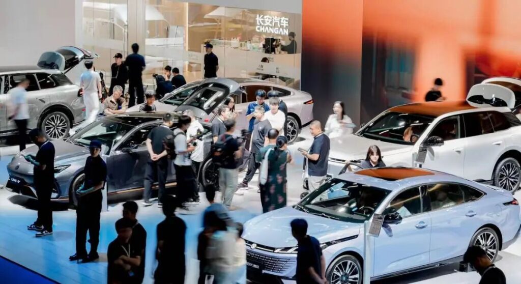 左手启源、右手引力，杨大勇如何同时玩转油和电？