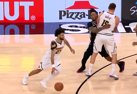 卡斯尔挤挡拆与约基奇纠缠，后者被吹犯规掘金挑战失败