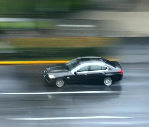 新能源车逆袭豪车现象反映了中国汽车产业的深刻变革和消费需求