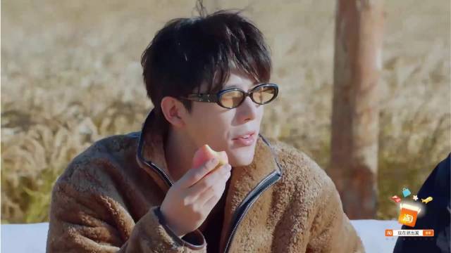 金晨背上玉米不小心掉了，沈腾急的直跺脚，转头赖黄景瑜丨出发3