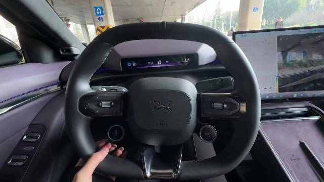 小鹏VLA二代试驾全程无接管，智能驾驶如老司机