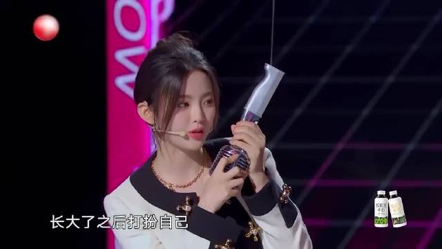 真是老天爷追着喂饭吃！杨超越1V4不落下风，情商更高到离谱！ 今晚开放麦