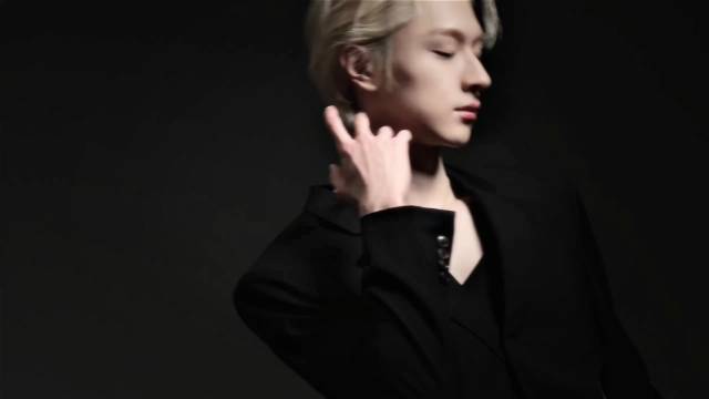 林一白色情人节金发造型惊艳亮相