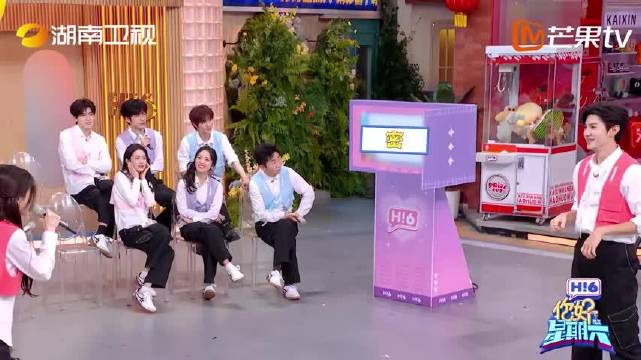 李一桐指挥陈哲远演绎迈克尔杰克逊吃串,高难度动作引爆笑