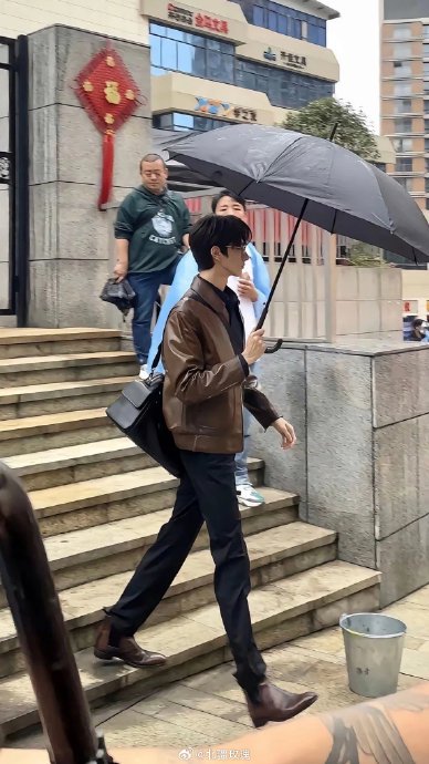 粉丝认为林一的身段和眼神精准拿捏了哪种时尚气质？