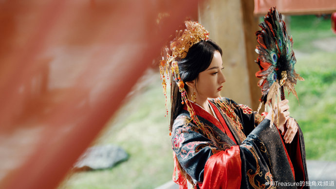 宋祖儿在金树林红毯及领奖时，为何以“小乔”身份致谢观众？