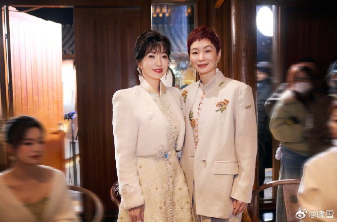 赵雅芝72岁敲架子鼓眼角生花，时间带走青春却带不走她的好奇心