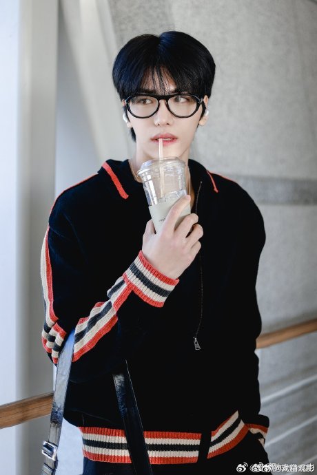 这期《宇宙闪烁请注意》播出后，网友对王鹤棣和邵子恒的关系评价如何？