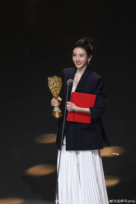 宋祖儿在获奖感言中对《折腰》团队和角色小乔说了什么？