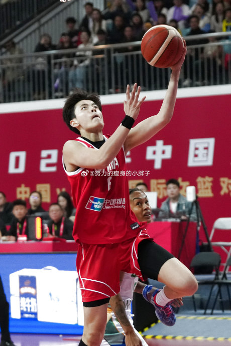 球迷们对于杨舒予和杨力维未来能否在国家队同场作战有何期待？