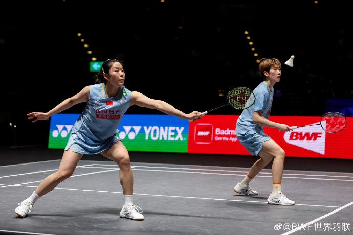 贾一凡张殊贤横扫对手挺进瑞士赛女双决赛