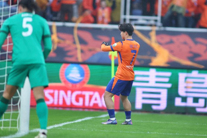 山东泰山本场比赛2-1击败北京国安的具体进球过程是怎样的？