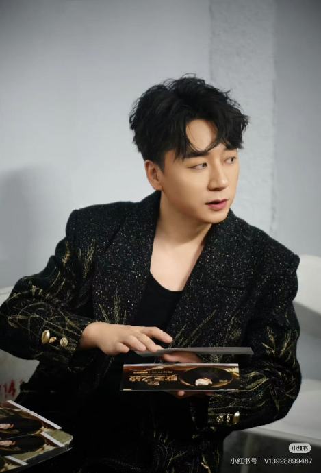 在《魔力歌先生》重聚中，张磊演唱了什么歌曲，为何让吉克隽逸当场落泪？