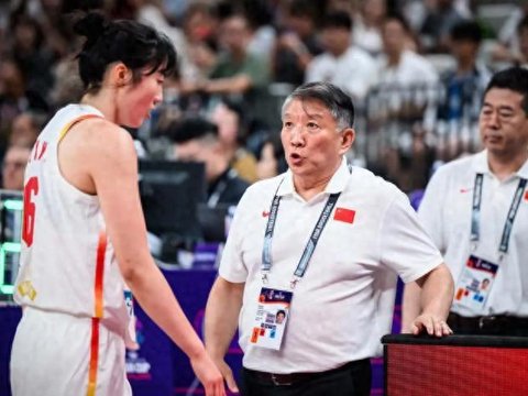 女篮15分惨败后再遭打击？一个扎心现实太可怕了：宫鲁鸣真没招了