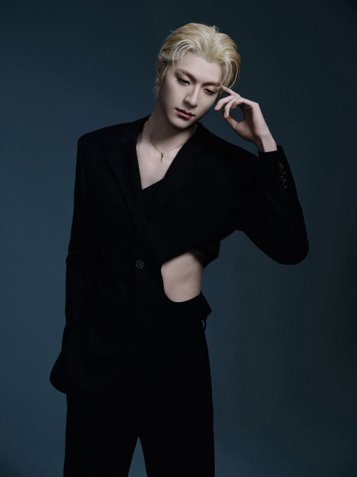 林一此次造型中，最被粉丝称赞的配饰细节是什么？