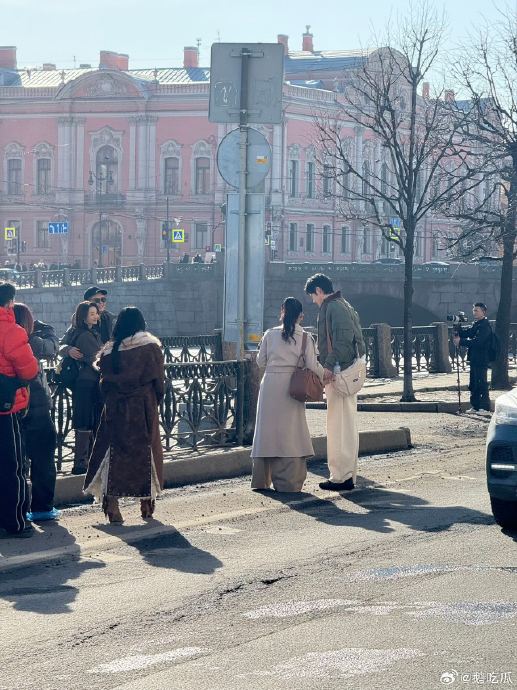 金莎和孙丞潇在《妻子的浪漫旅行》圣彼得堡录制时还有哪些甜蜜互动细节？