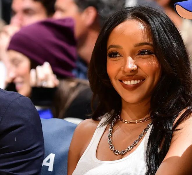 本西蒙斯前女友观战湖人胜公牛！高颜值的她曾被多名NBA球员追求