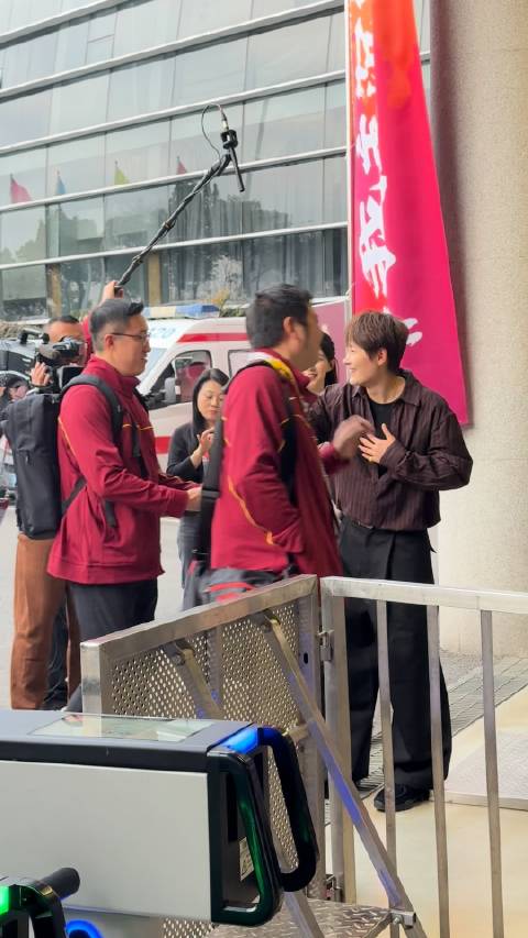 中国女篮战南苏丹，杨舒予飞身拥抱杨力维