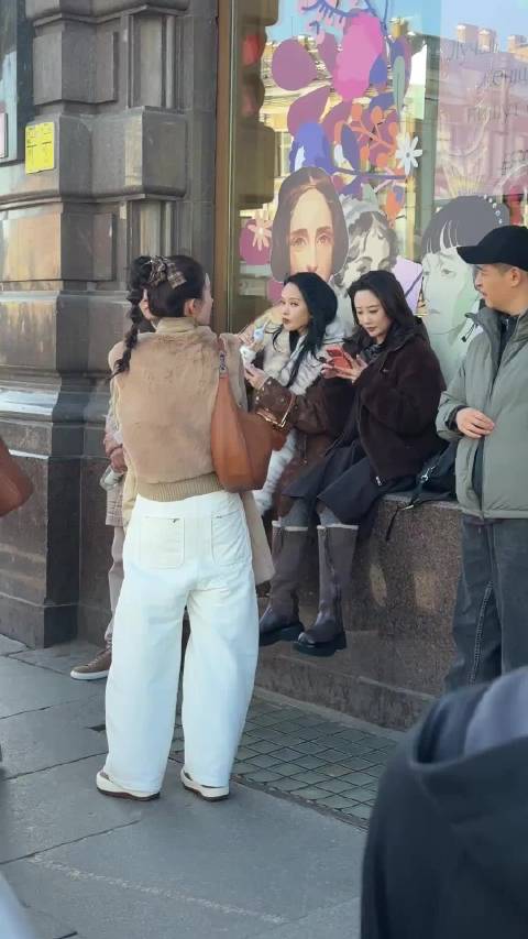 国外偶遇李纯马頔，秦昊伊能静，孙杨张豆豆录制妻子的浪漫旅行！