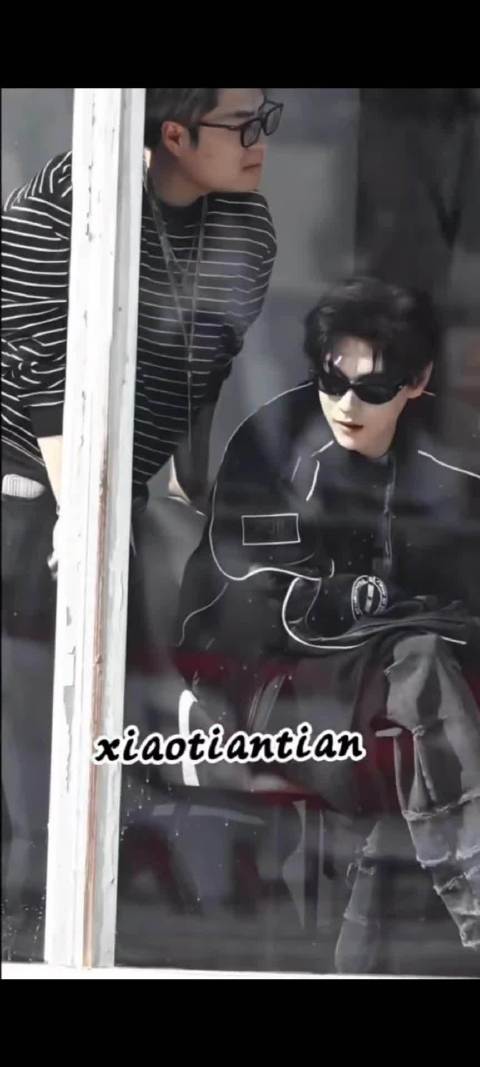 完全是少爷 这贵气的松弛感