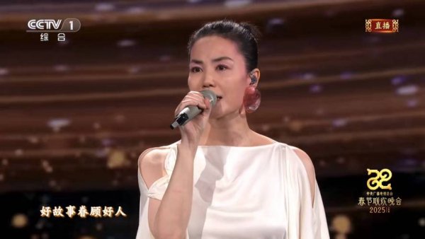 王菲时隔7年再登春晚,一首《世界赠予我的》惊艳了!