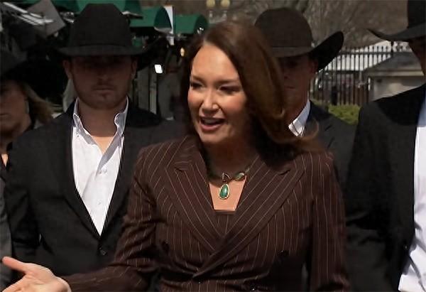 当地时间3月13日，罗林斯表示，特朗普政府将采取措施降低化肥价格。 视频截图