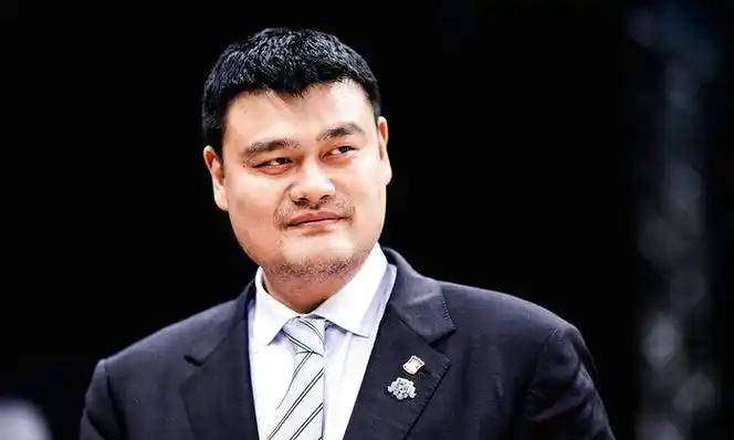 姚明抵达意大利,正式受任米兰冬奥会开幕式火炬手,开启男篮历史性新篇章