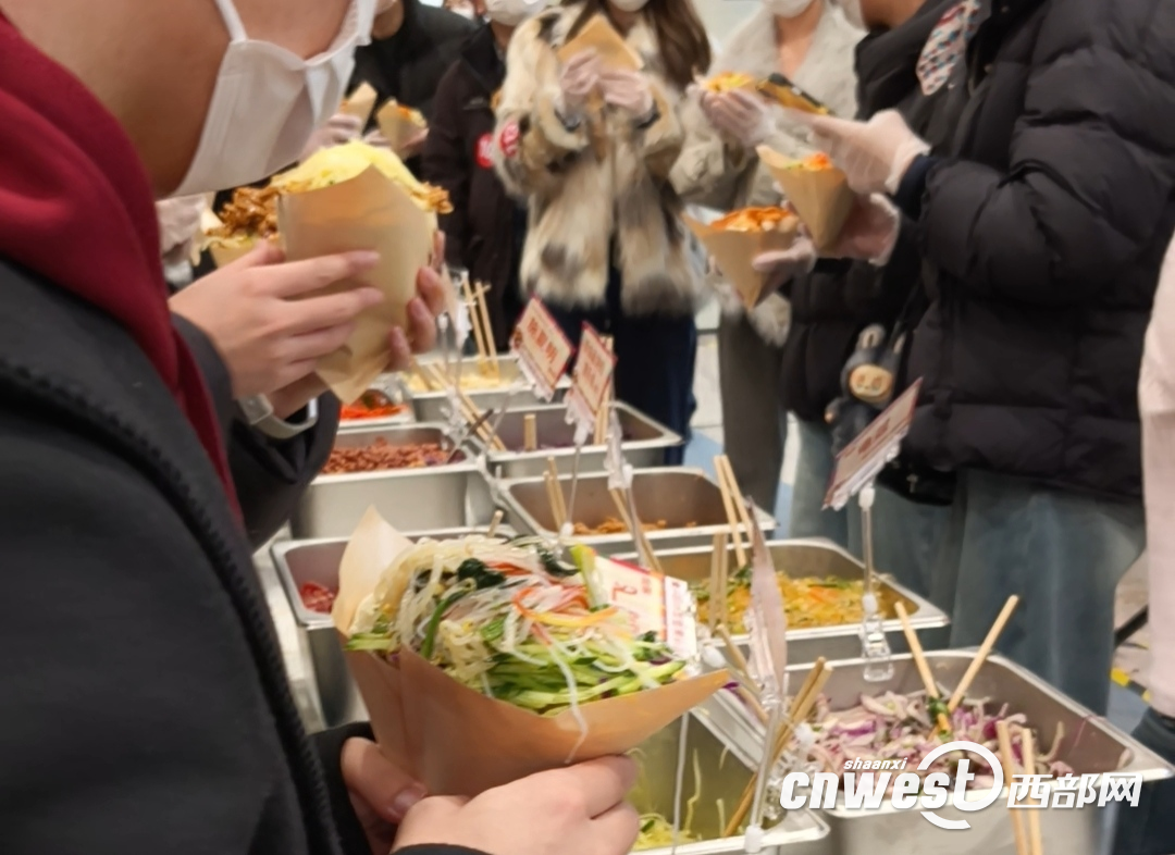 夹饼重量超三斤半 汉中选手夺得西安首届菜夹饼比赛冠军