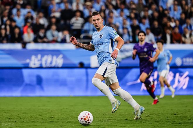 随着重庆铜梁龙1-0,深圳1-0,国安1-2,申花1-1,中超最新积分榜出炉