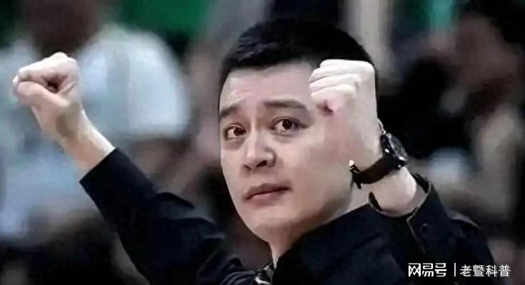 解说席变教练席!杨鸣解说辽篮全程揪心，怒批防守、护犊子球员|杨鸣|解说|辽宁队|辽篮