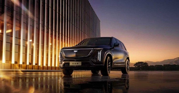 定位旗舰纯电SUV,宽度超2米!凯迪拉克凯威德正式命名