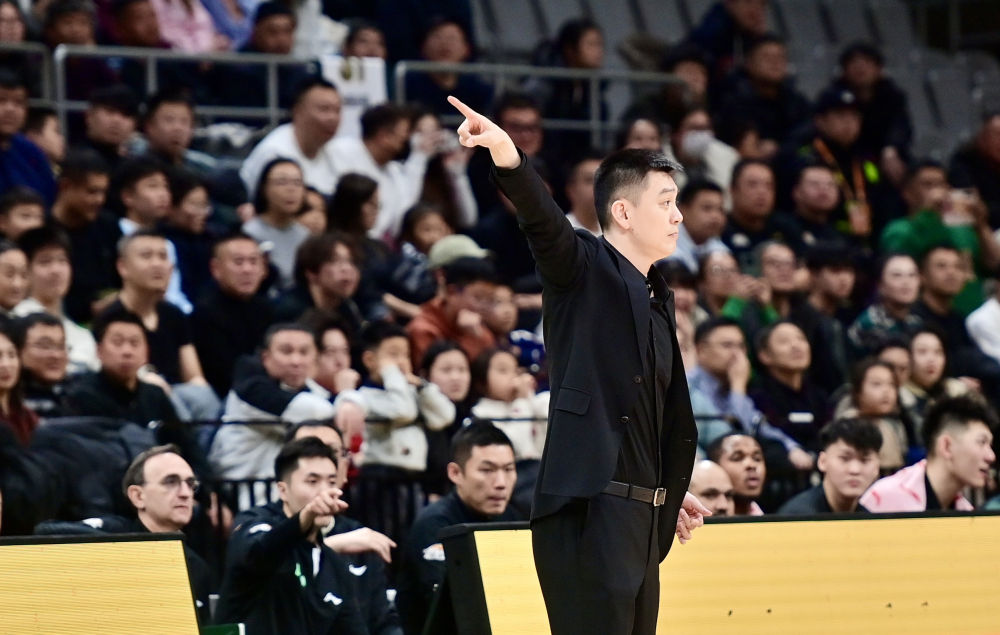 杨鸣卸任辽篮主教练