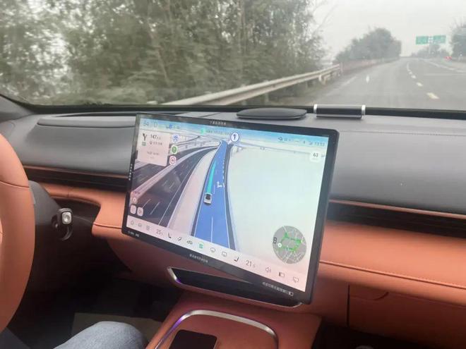 料足、便宜又让人放心胆大用，体验深蓝S7i高阶智驾